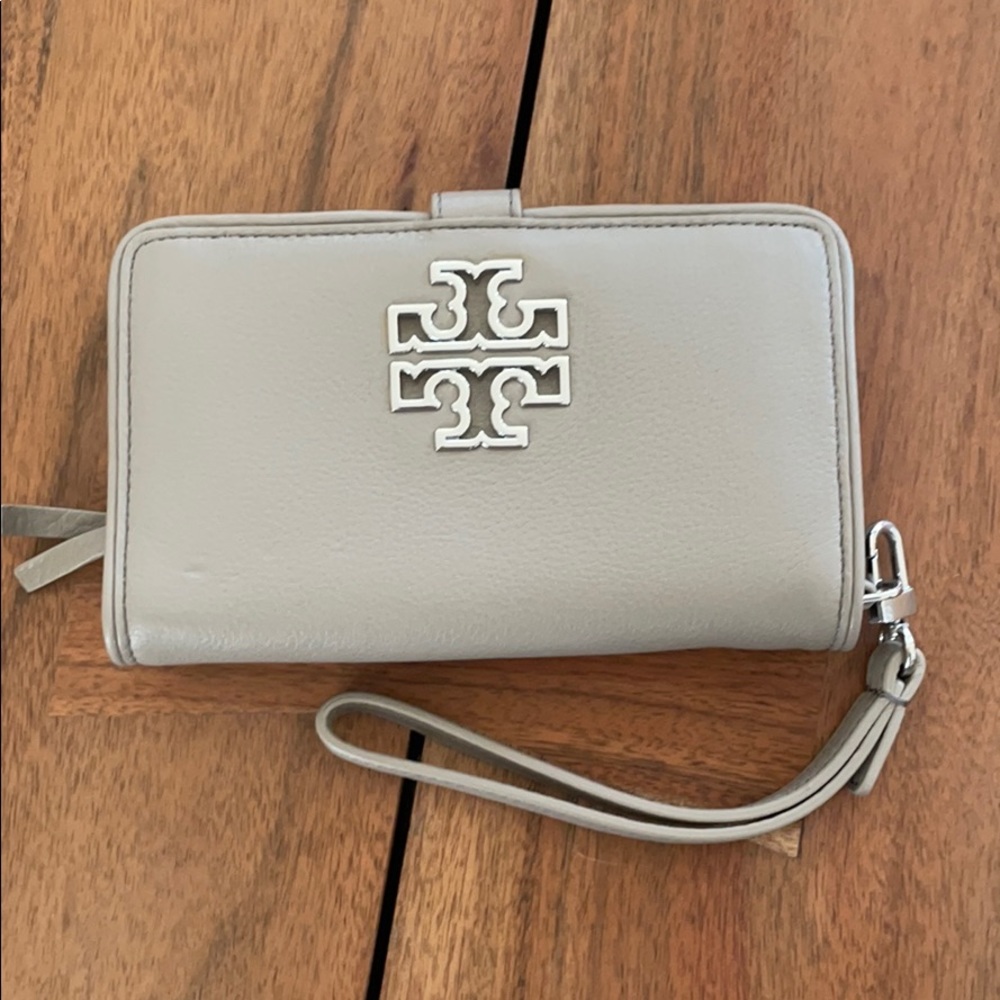 Tory Burch Pebble Leather Wristlet in Light Gray with Silver Logo
